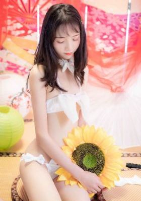 女子头戴鲨鱼夹摔倒后成植物人